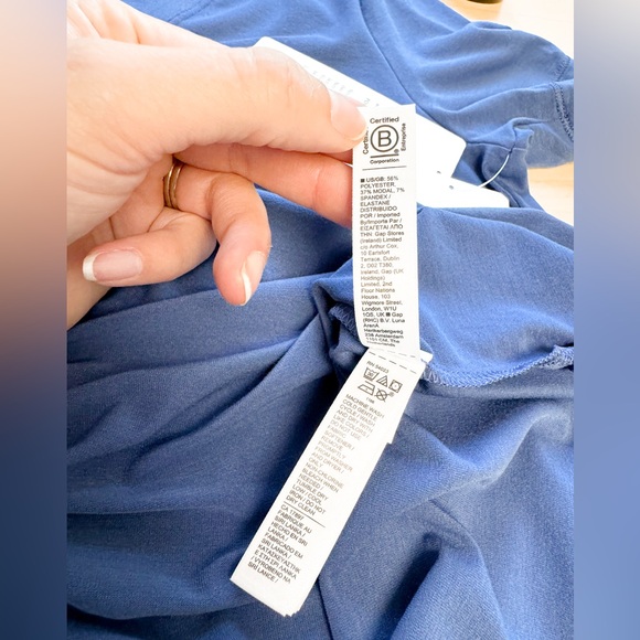 NWT Athleta Essential V Neck Tee‎ Blue Small - Picture 10 of 11